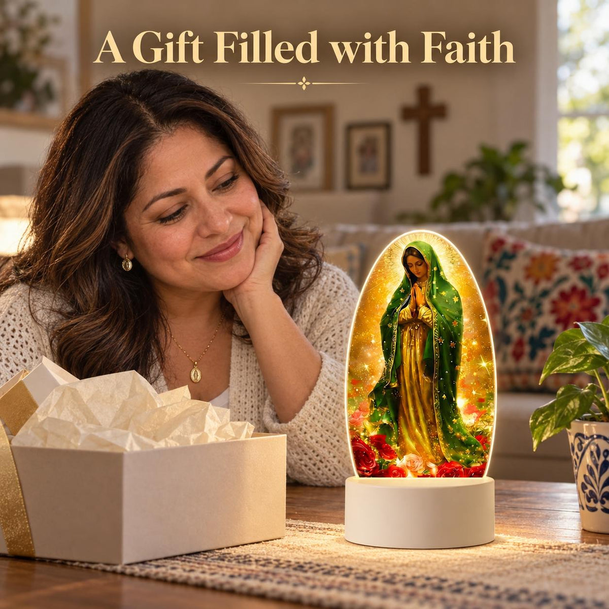 Luz de oración de la Virgen de Guadalupe — Floral — Producto en una escena de regalo; los objetos decorativos no están incluidos